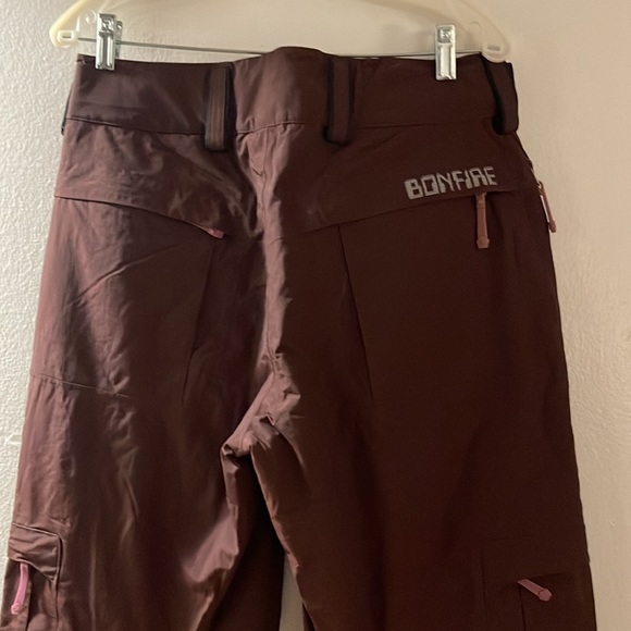 Bonfire deep burgundy snowboarding pants. New without tags! - Picture 6 of 7